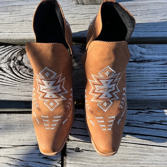 ☀️ BUTITI | Boho Booties | Side Cut | EURO 43, US 10. - Picture 5 of 15